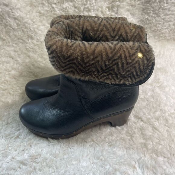 UGG Cora Lynn fold over leather black sheepskin lining clog boots size 9 - Picture 2 of 16